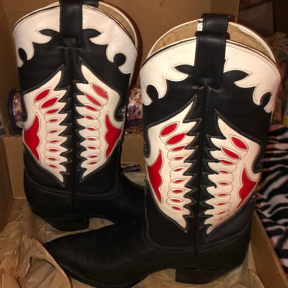 Boots. - Picture 5 of 8